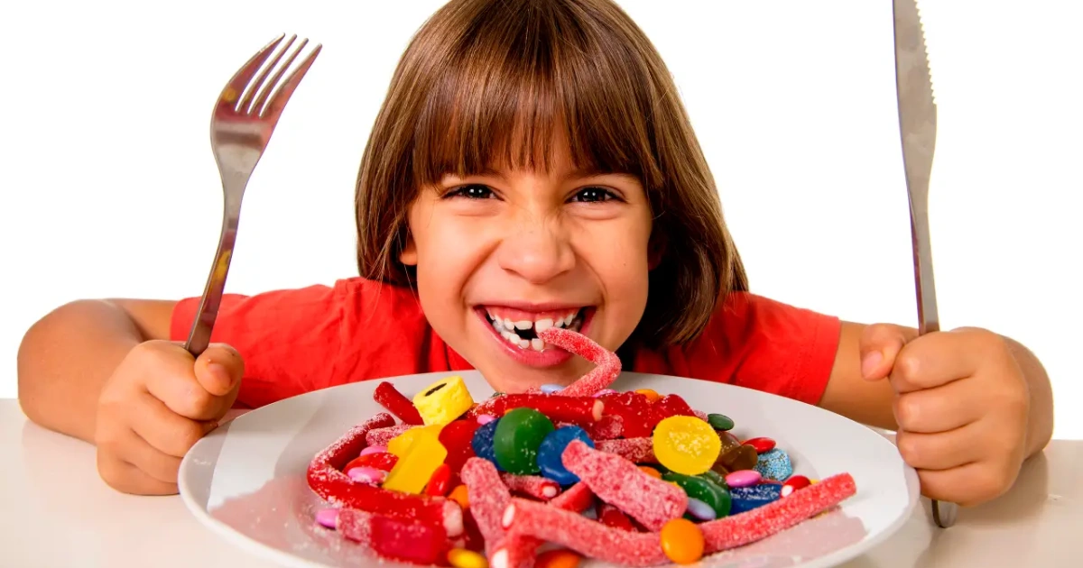 Criança a consumir doces
